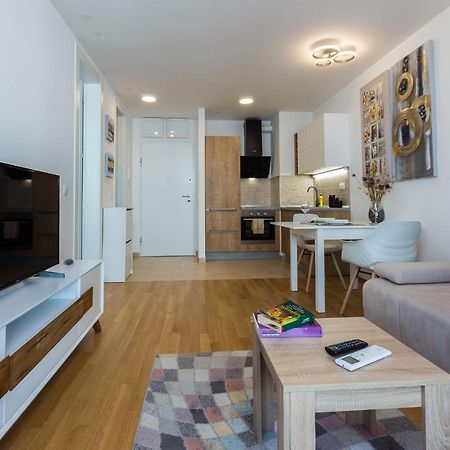 Tanja Modern Apartment With Balcony And Parking Garage Zara Esterno foto