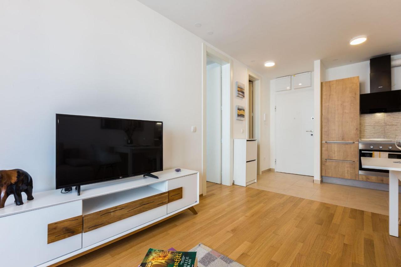 Tanja Modern Apartment With Balcony And Parking Garage Zara Esterno foto