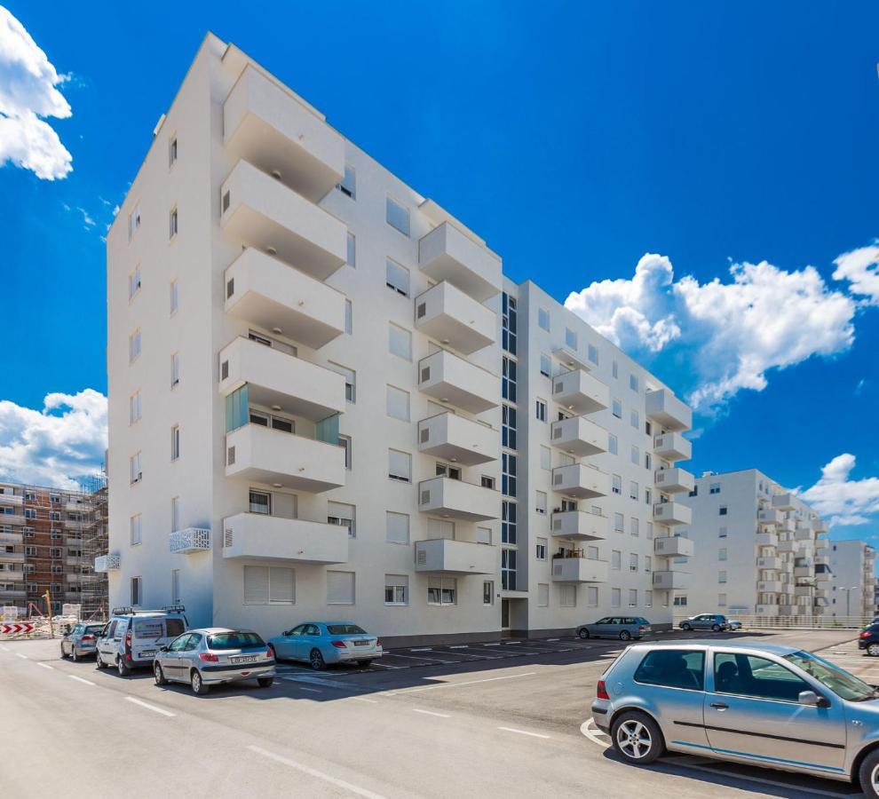 Tanja Modern Apartment With Balcony And Parking Garage Zara Esterno foto